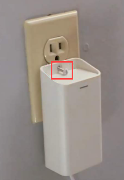 Image of plugging in the Technicolor 4G power adapter